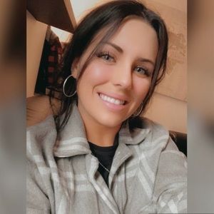 Meet your Posher, Caroline